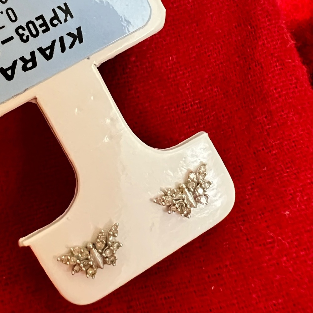 18k white gold Kiara Sparkling Silver Butterfly Studs
Not a gold plated.